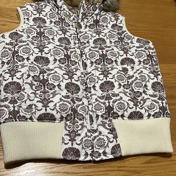 EUC Aeropostale White & Brown Faux Fur lined Vest Size XL - Picture 2 of 13